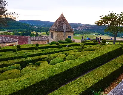 Jardins suspendus de Marqueyssac avec vue sur la vallée de la Dordogne