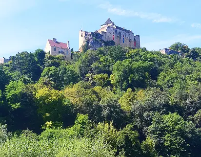 Château de Castelnaud-la-Chapelle surplombant la vallée de la Dordogne
