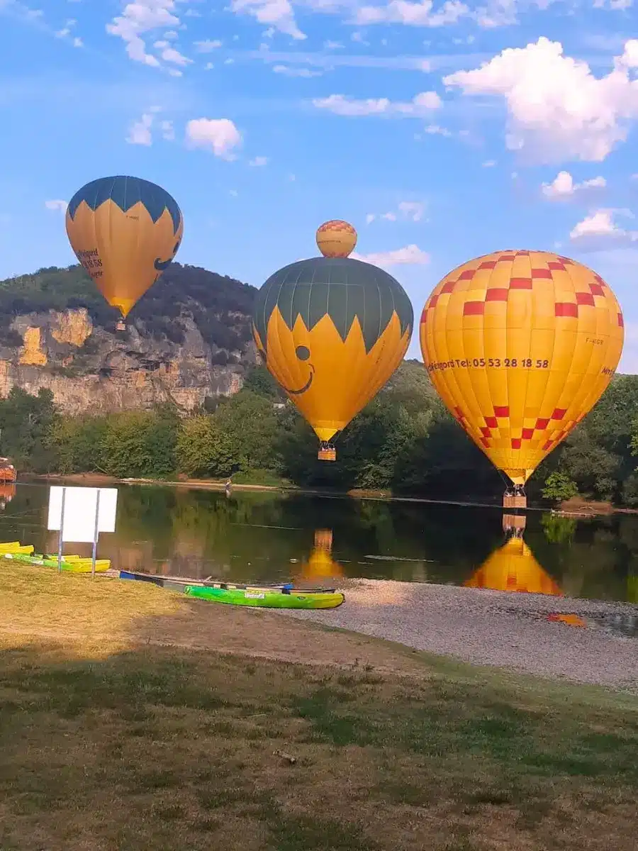 Montgolfières à La Roque-Gageac, plage du Snack des Pirates.